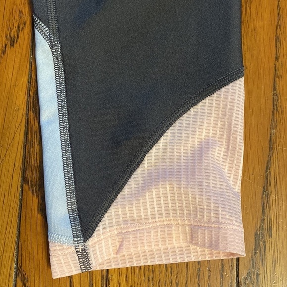 Under Armour grey and pink‎ compression below the knee tights leggings - Picture 3 of 7